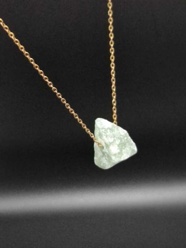 grüner Aventurin an goldfarbener Kette