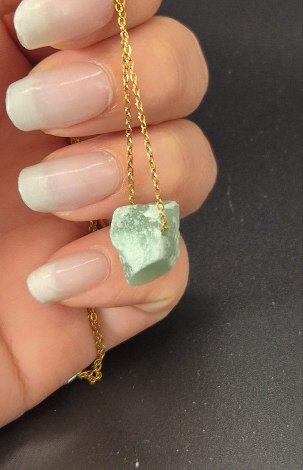 grüner Aventurin an goldfarbener Kette – Bild 2