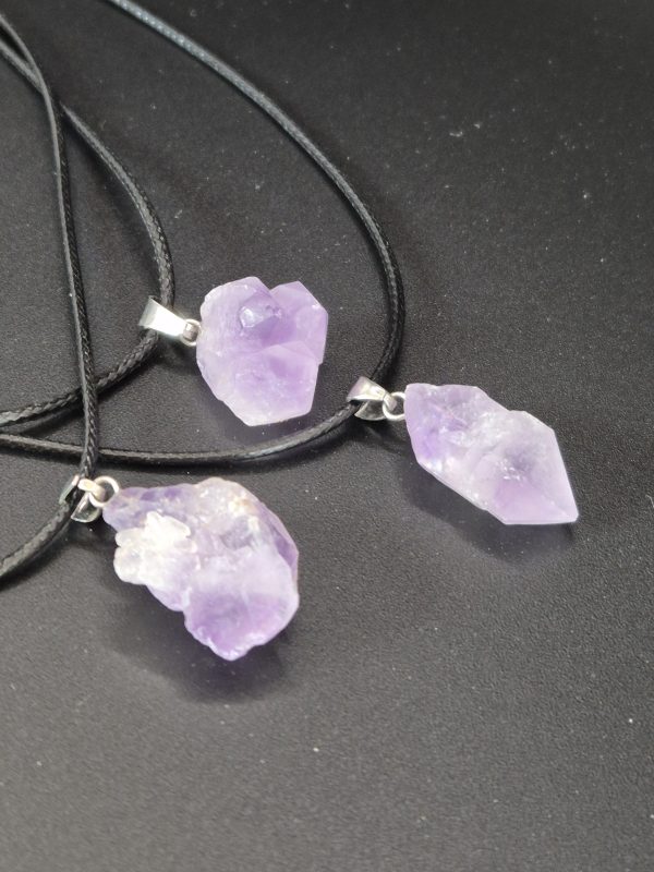 Amethyst an schwarzer Kette