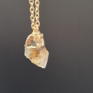 Citrin eingefasst an goldfarbener Kette