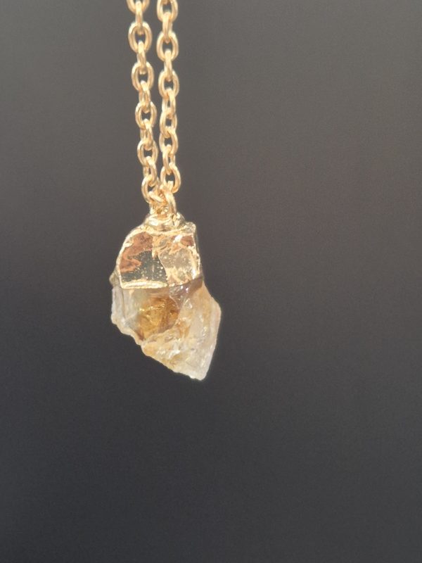 Citrin eingefasst an goldfarbener Kette