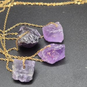 Amethyst an goldfarbener Halskette