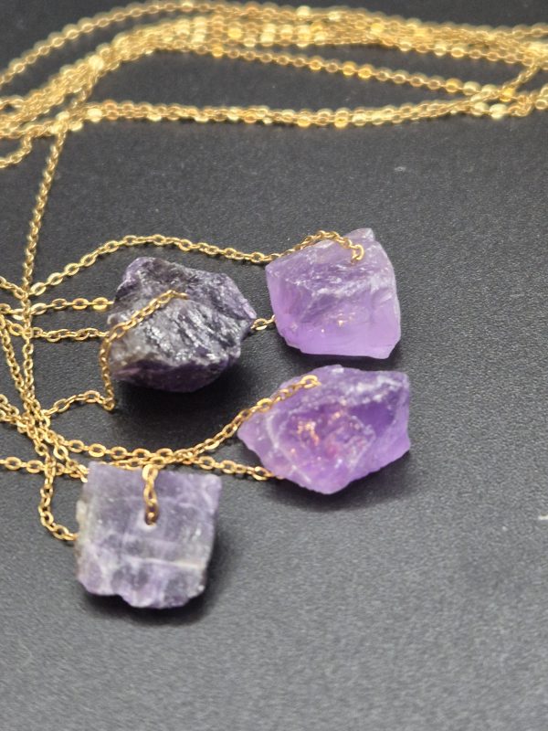 Amethyst an goldfarbener Halskette