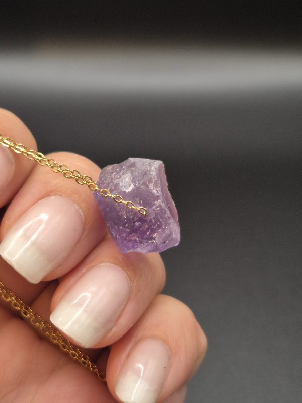 Amethyst an goldfarbener Halskette – Bild 2