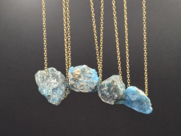 Apatit an goldfarbener Kette – Bild 2