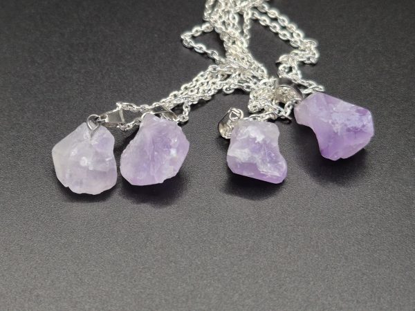 Amethyst an silberfarbener Kette – Bild 2