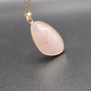 Halskette Rosenquarz „Herznah“